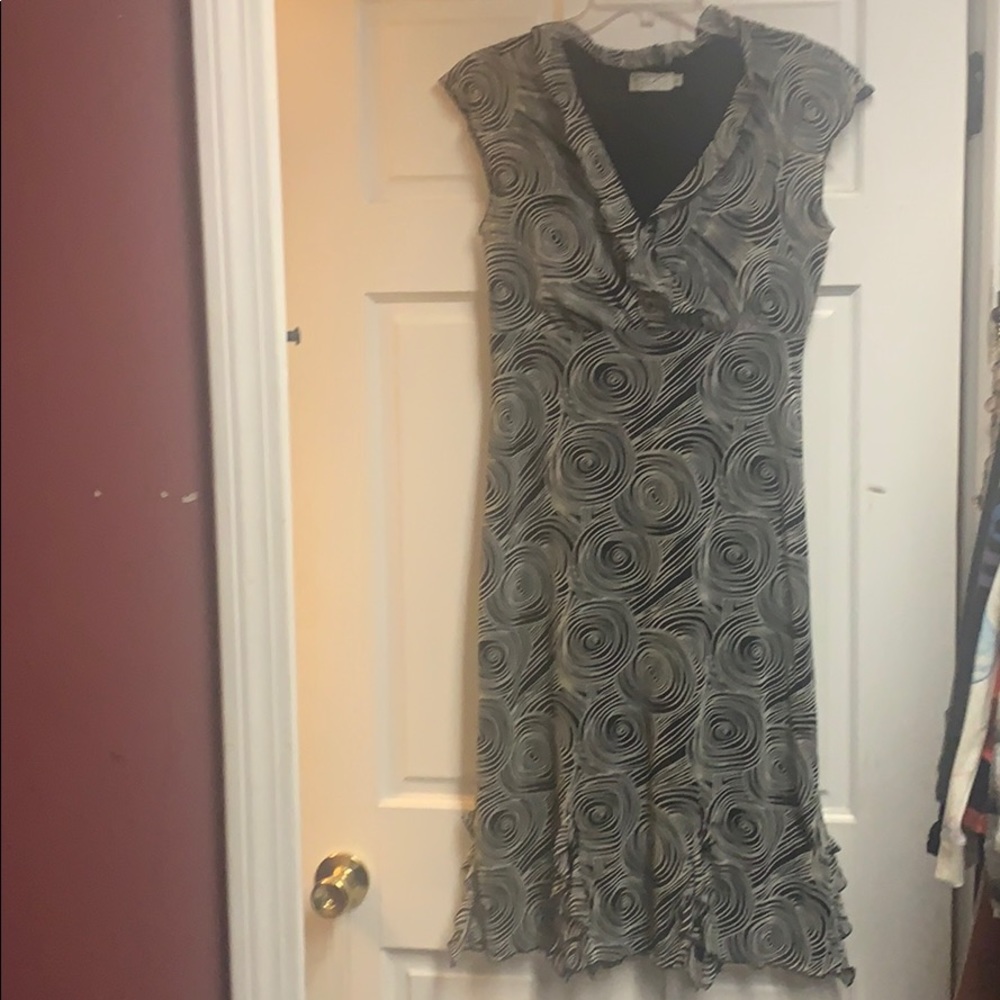 Dress for casual wedding or dress it up .